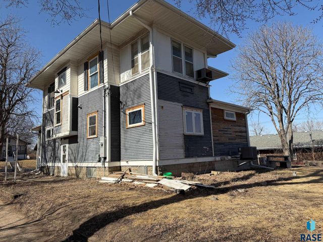 1114 S 6th Ave Avenue, Sioux Falls, SD 57105