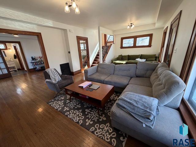 1114 S 6th Ave Avenue, Sioux Falls, SD 57105