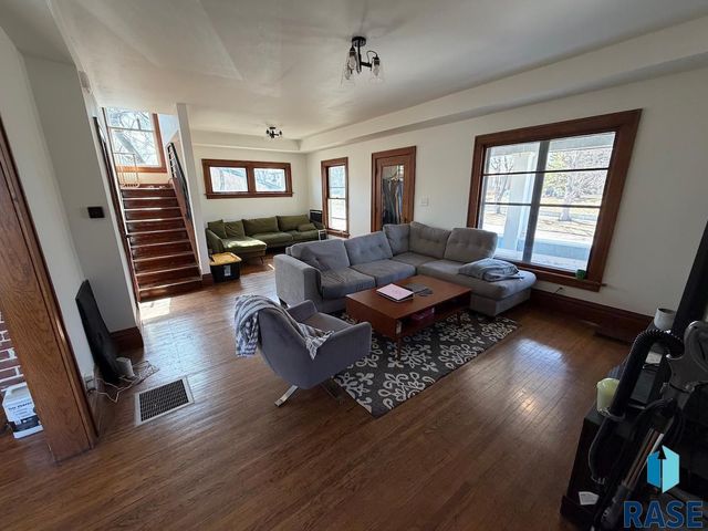 1114 S 6th Ave Avenue, Sioux Falls, SD 57105