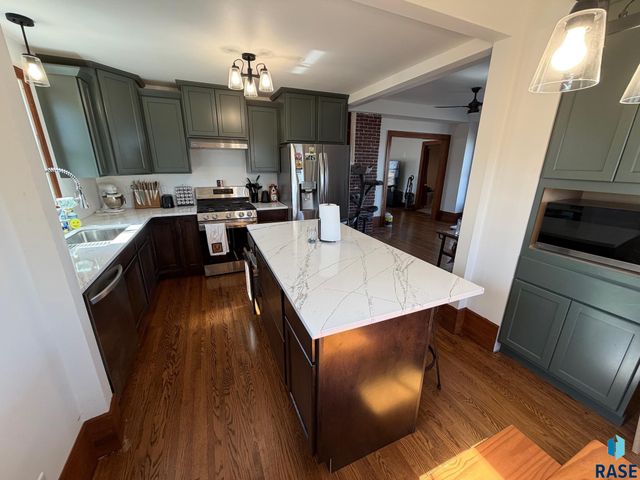 1114 S 6th Ave Avenue, Sioux Falls, SD 57105