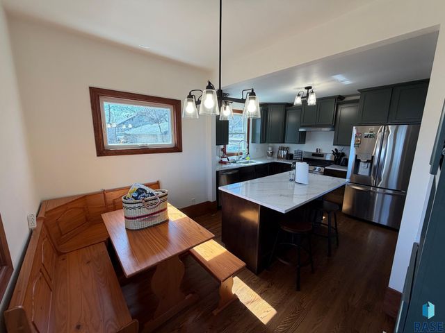 1114 S 6th Ave Avenue, Sioux Falls, SD 57105