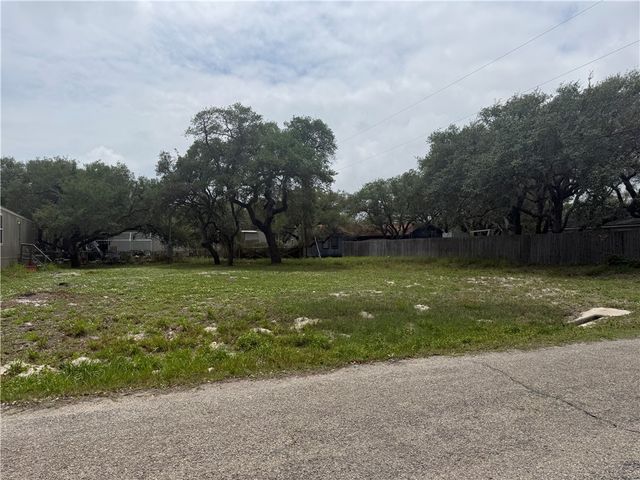 2007 Mallard Dr, Rockport, TX 78382