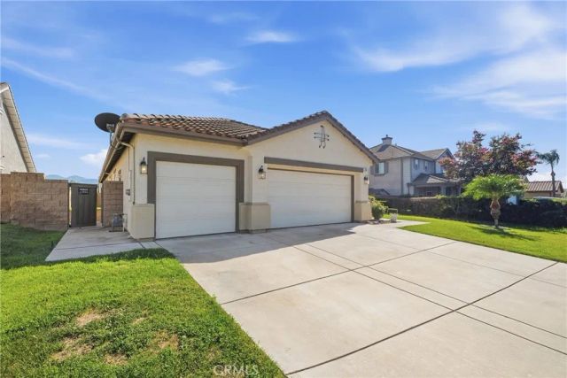 558 Calderone, Corona, CA 92879