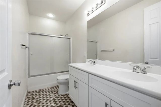 558 Calderone, Corona, CA 92879