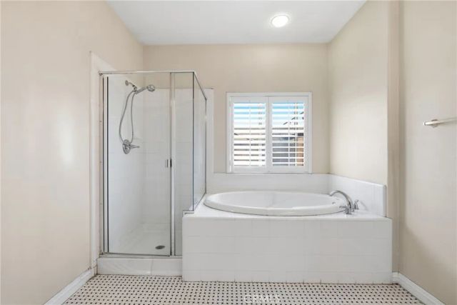 558 Calderone, Corona, CA 92879