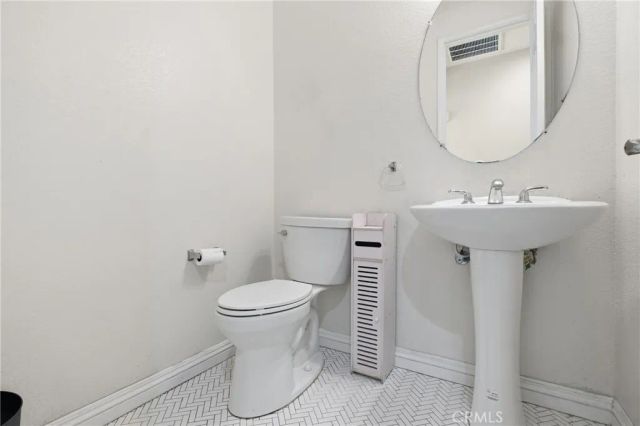 558 Calderone, Corona, CA 92879