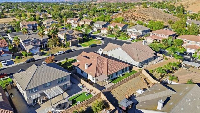 558 Calderone, Corona, CA 92879
