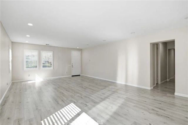 558 Calderone, Corona, CA 92879