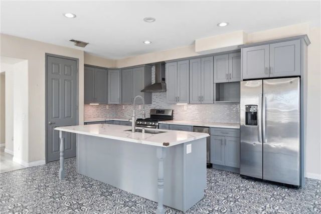 558 Calderone, Corona, CA 92879