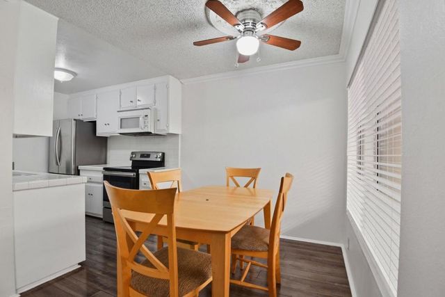 545 Chestnut Avenue 206, Long Beach, CA 90802