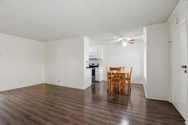 545 Chestnut Avenue 206, Long Beach, CA 90802