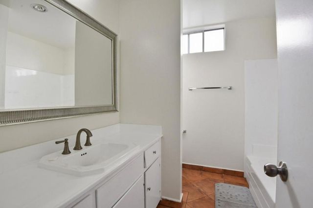 545 Chestnut Avenue 206, Long Beach, CA 90802