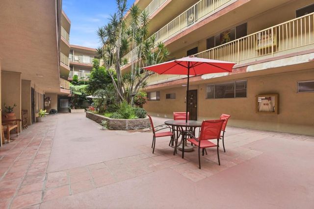 545 Chestnut Avenue 206, Long Beach, CA 90802