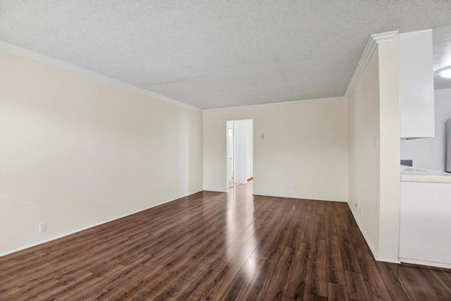 545 Chestnut Avenue 206, Long Beach, CA 90802