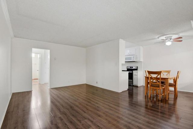 545 Chestnut Avenue 206, Long Beach, CA 90802