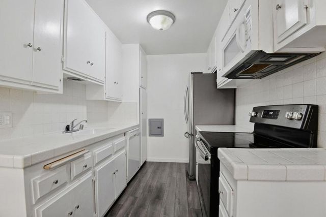 545 Chestnut Avenue 206, Long Beach, CA 90802