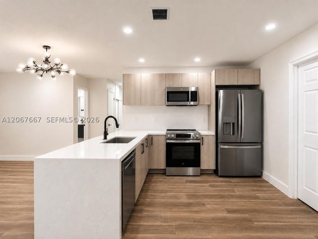 3431 NE 8th Ave, Oakland Park, FL 33334