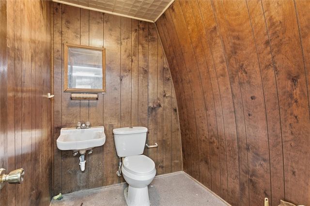 107 W Apple Blossom Avenue, Lowell, AR 72745