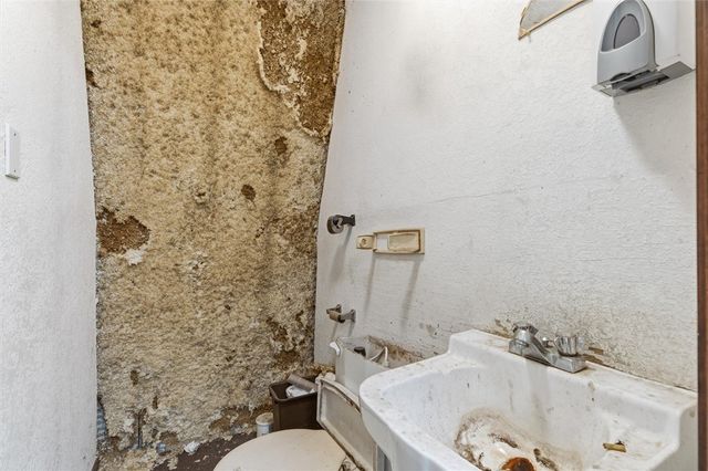 107 W Apple Blossom Avenue, Lowell, AR 72745