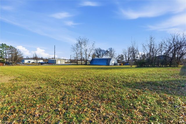 107 W Apple Blossom Avenue, Lowell, AR 72745