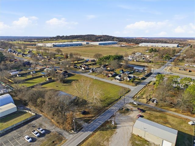 107 W Apple Blossom Avenue, Lowell, AR 72745