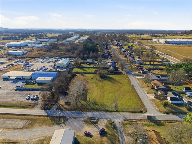 107 W Apple Blossom Avenue, Lowell, AR 72745