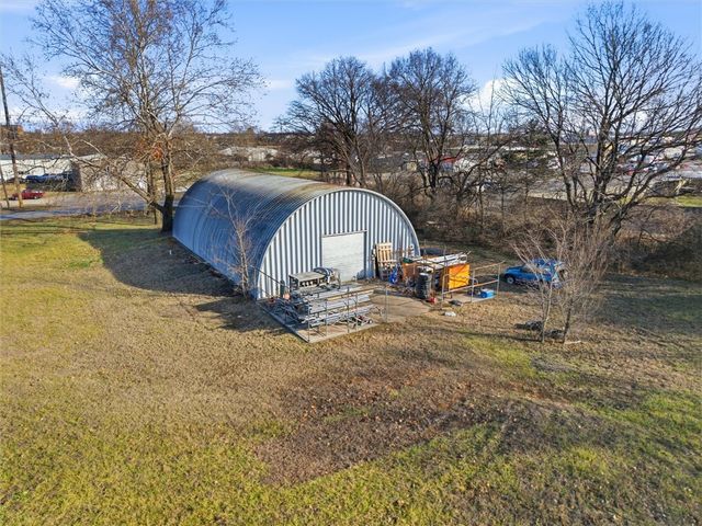 107 W Apple Blossom Avenue, Lowell, AR 72745