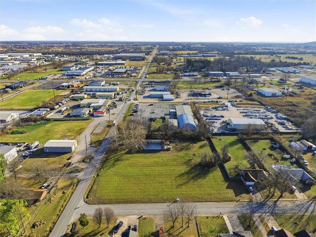 107 W Apple Blossom Avenue, Lowell, AR 72745