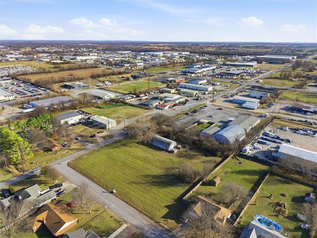 107 W Apple Blossom Avenue, Lowell, AR 72745