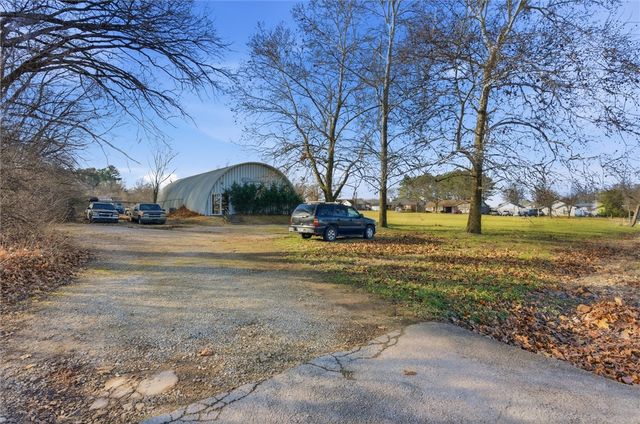 107 W Apple Blossom Avenue, Lowell, AR 72745