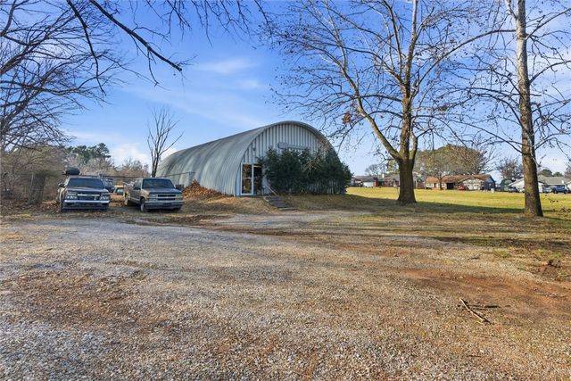 107 W Apple Blossom Avenue, Lowell, AR 72745