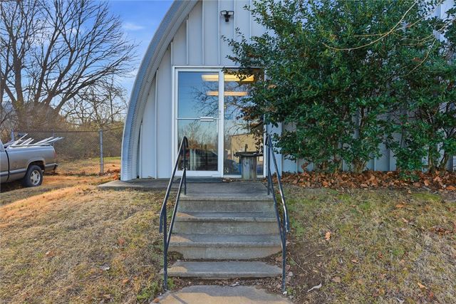 107 W Apple Blossom Avenue, Lowell, AR 72745