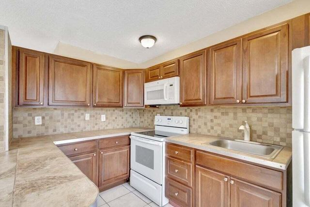 614 Holly Drive 1, Palm Beach Gardens, FL 33410