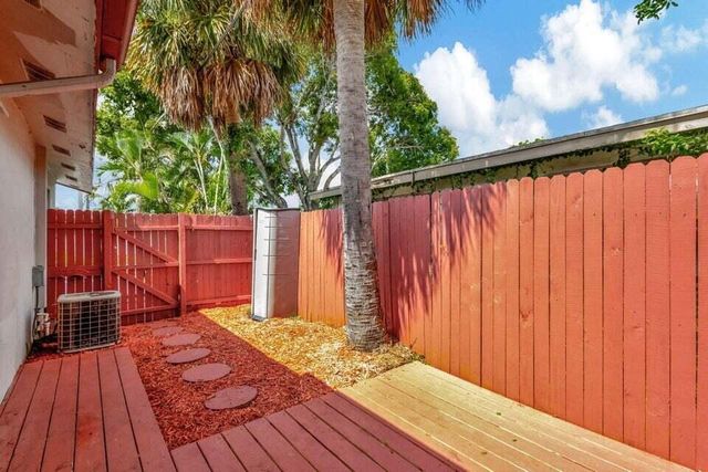 614 Holly Drive 1, Palm Beach Gardens, FL 33410