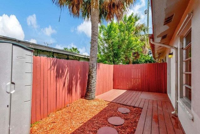 614 Holly Drive 1, Palm Beach Gardens, FL 33410