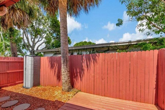 614 Holly Drive 1, Palm Beach Gardens, FL 33410