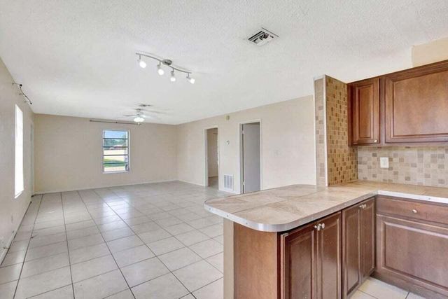 614 Holly Drive 1, Palm Beach Gardens, FL 33410