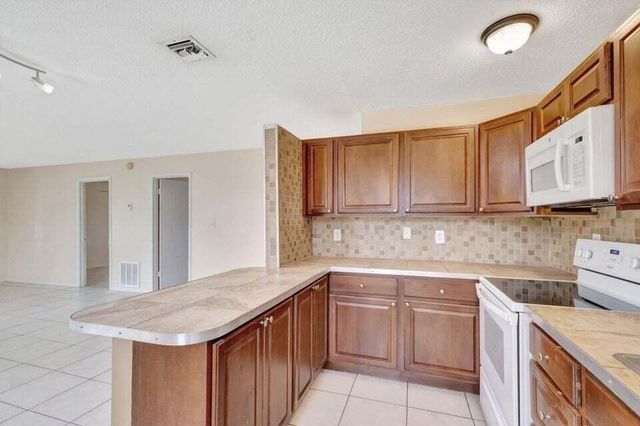 614 Holly Drive 1, Palm Beach Gardens, FL 33410