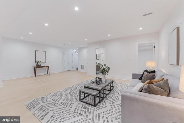 3215 COFER RD, Falls Church, VA 22042