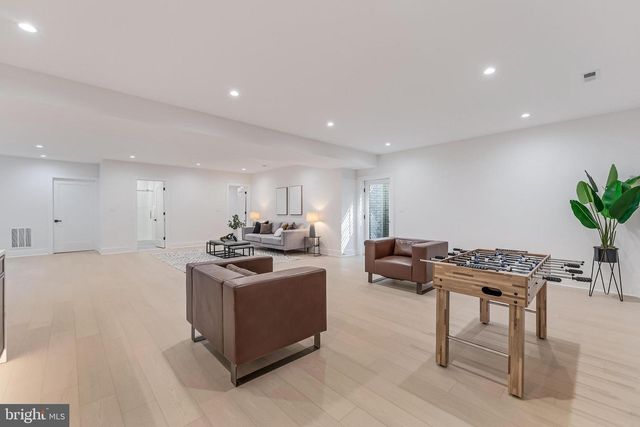 3215 COFER RD, Falls Church, VA 22042