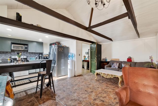 2900 W Highway 6, Alvin, TX 77511