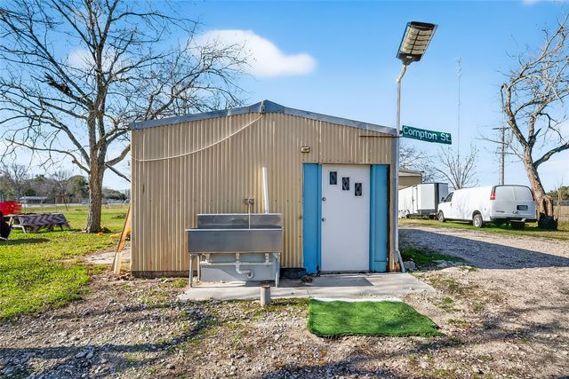 2900 W Highway 6, Alvin, TX 77511