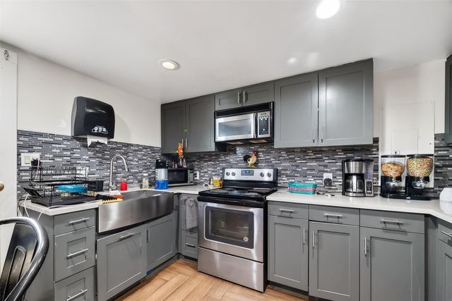 2900 W Highway 6, Alvin, TX 77511