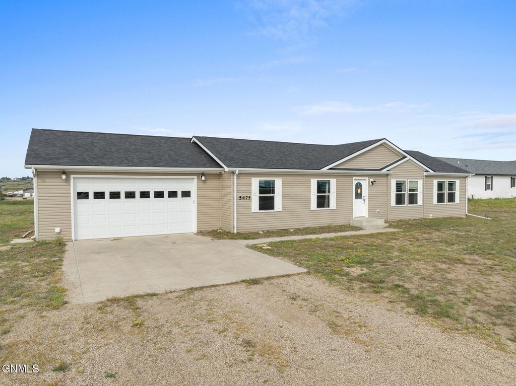 5475 Nicholas Avenue, Williston, ND 58801 photo 2