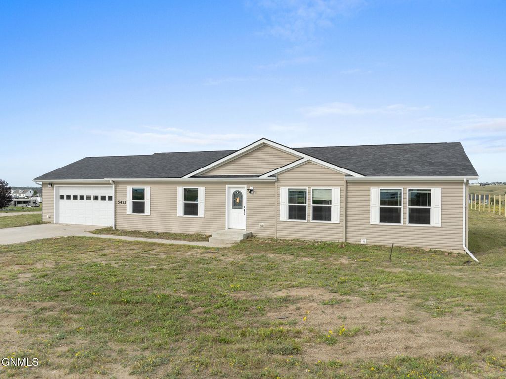 5475 Nicholas Avenue, Williston, ND 58801 photo 3