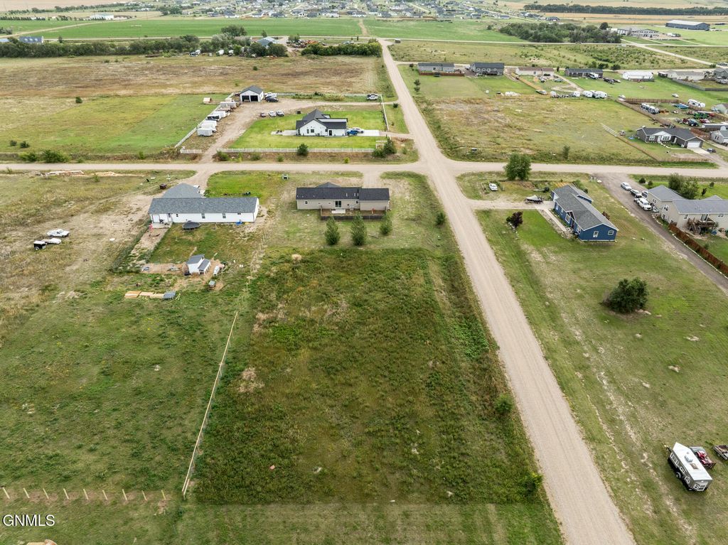 5475 Nicholas Avenue, Williston, ND 58801 photo 4