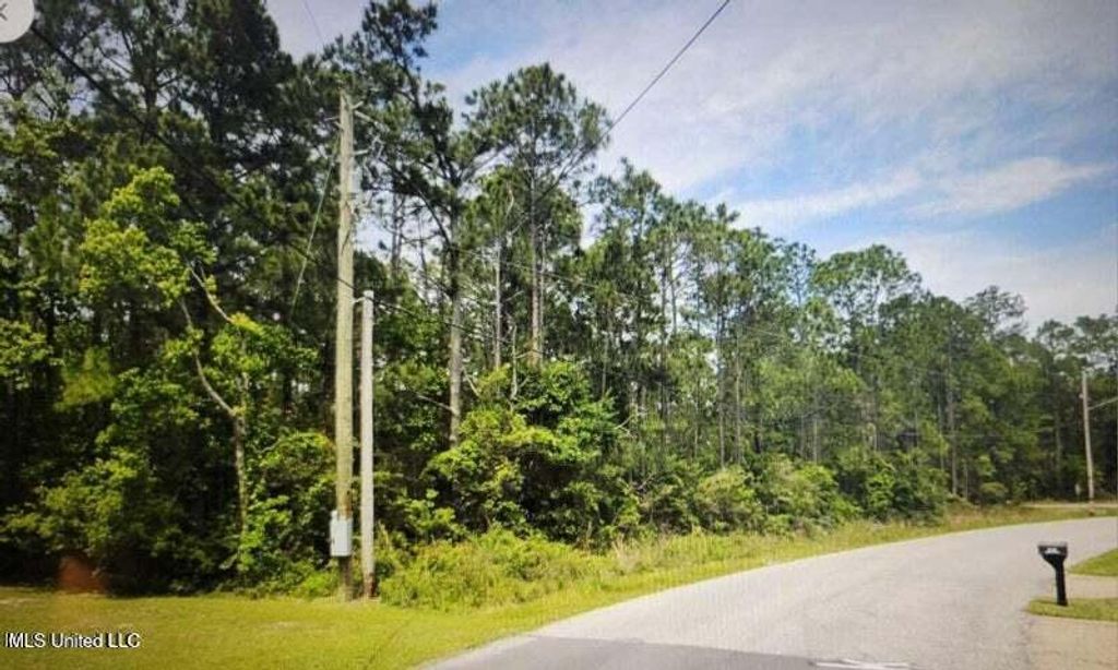 000 Royal Oak Boulevard, Pass Christian, MS 39571