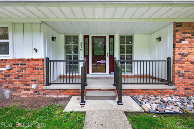 2230 Odette Drive, Waterford Charter Township, MI 48328