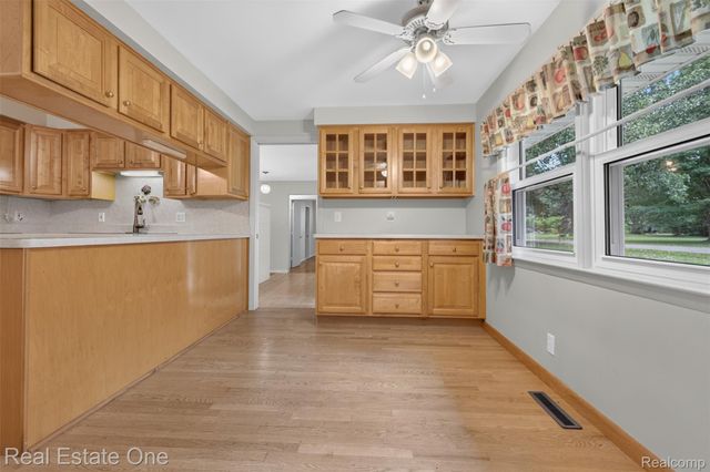 2230 Odette Drive, Waterford Charter Township, MI 48328