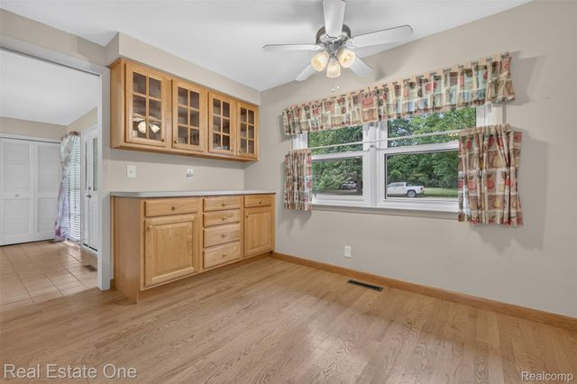 2230 Odette Drive, Waterford Charter Township, MI 48328
